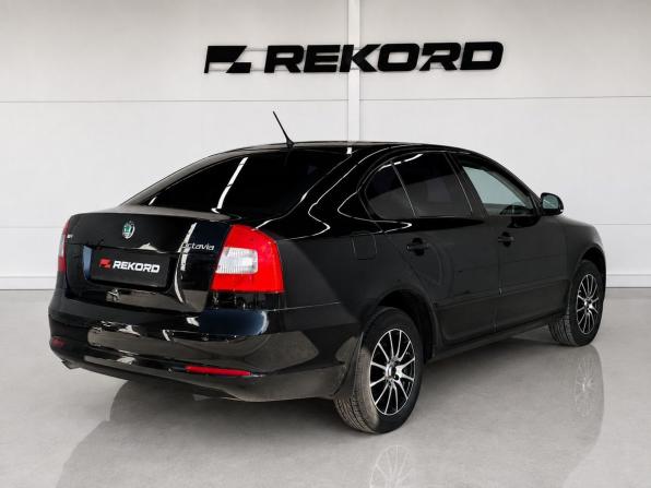 Skoda Octavia II (A5) Рестайлинг с пробегом 2012 года, цена 1 079 000 рублей, 127000 км, лифтбек, Автокод Объявления
