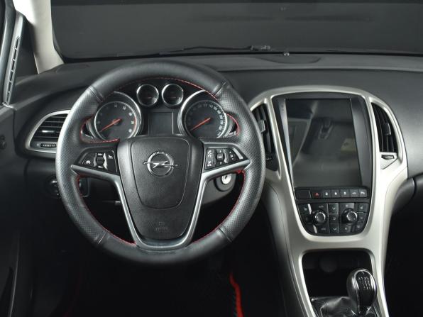 Opel Astra J с пробегом 2011 года, цена 659 995 рублей, 272498 км, хэтчбек, Автокод Объявления