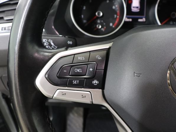 Volkswagen Tiguan II Рестайлинг с пробегом 2021 года, цена 2 486 000 рублей, 89810 км, внедорожник, Автокод Объявления