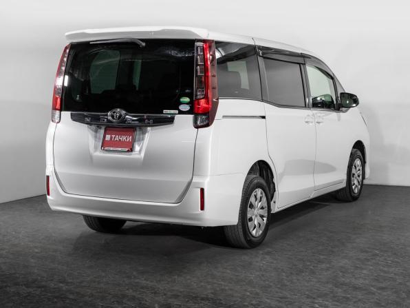 Toyota Noah III (R80) Рестайлинг с пробегом 2017 года, цена 1 950 000 рублей, 174263 км, минивэн, Автокод Объявления