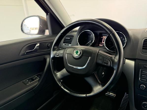 Skoda Yeti I с пробегом 2012 года, цена 1 059 000 рублей, 249843 км, внедорожник, Автокод Объявления