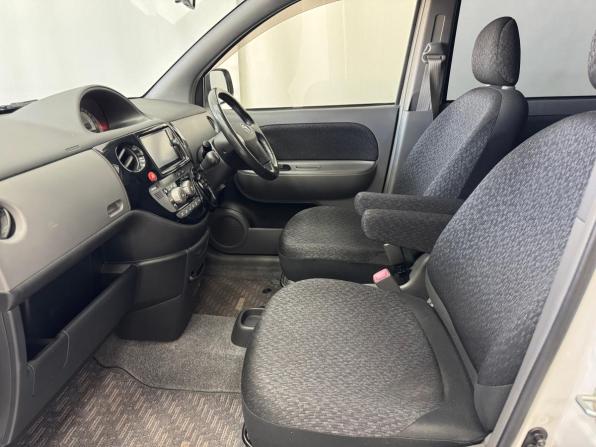 Toyota Sienta I Рестайлинг 2 с пробегом 2013 года, цена 995 000 рублей, 103427 км, минивэн, Автокод Объявления