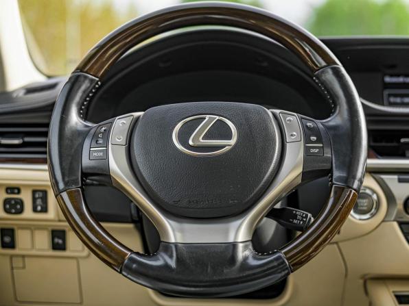 Lexus ES VI с пробегом 2013 года, цена 1 530 000 рублей, 337832 км, седан, Автокод Объявления