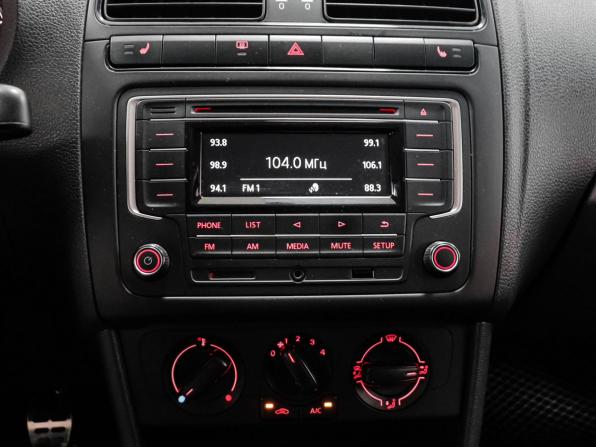 Volkswagen Polo V Рестайлинг с пробегом 2016 года, цена 1 299 000 рублей, 88544 км, седан, Автокод Объявления