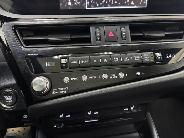 Lexus ES VII Рестайлинг с пробегом 2022 года, цена 5 145 000 рублей, 40184 км, седан, Автокод Объявления