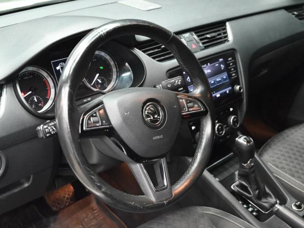 Skoda Octavia III (A7) Рестайлинг с пробегом 2017 года, цена 1 805 000 рублей, 126536 км, лифтбек, Автокод Объявления