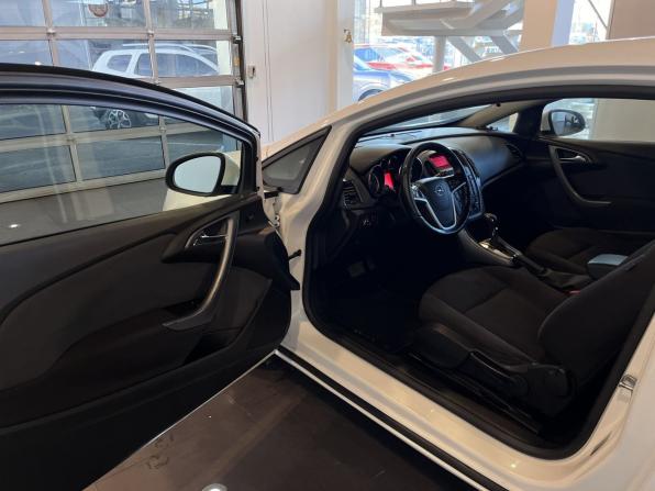 Opel Astra J Рестайлинг с пробегом 2013 года, цена 635 000 рублей, 217706 км, хэтчбек, Автокод Объявления