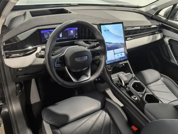 Geely Atlas II с пробегом 2025 года, цена 3 390 000 рублей, 12034 км, внедорожник, Автокод Объявления