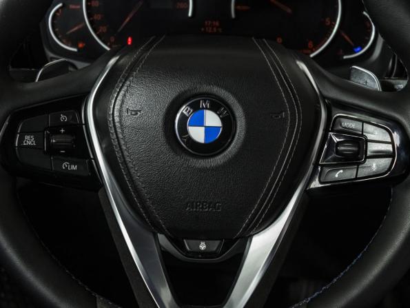BMW 5 серии VII (G30/G31/G38) с пробегом 2019 года, цена 2 139 000 рублей, 300495 км, седан, Автокод Объявления