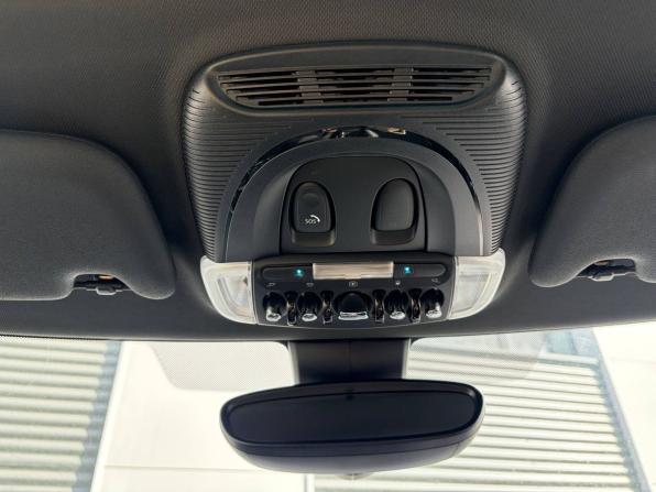 Mini Hatch III (F55/F56) Рестайлинг 2 с пробегом 2021 года, цена 3 455 000 рублей, 77650 км, хэтчбек, Автокод Объявления