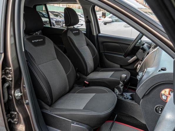 Renault Sandero II Рестайлинг с пробегом 2021 года, цена 1 400 000 рублей, 47648 км, хэтчбек, Автокод Объявления
