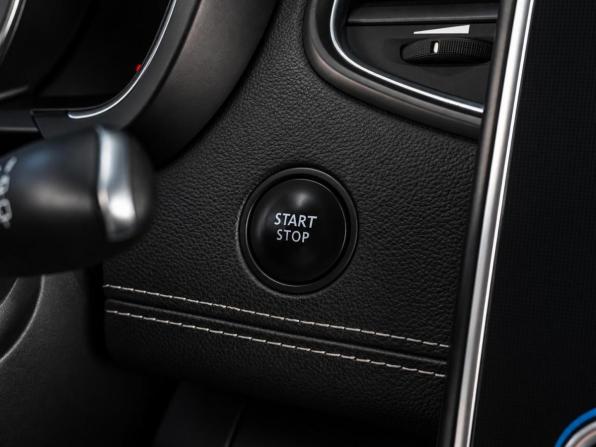 Renault Scenic IV с пробегом 2017 года, цена 1 879 000 рублей, 166575 км, компактвэн, Автокод Объявления