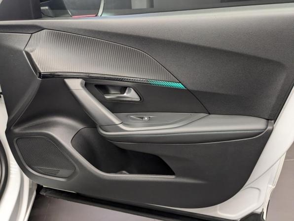 Peugeot 2008 II с пробегом 2022 года, цена 1 850 000 рублей, 102663 км, внедорожник, Автокод Объявления