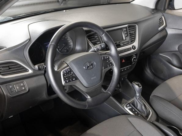 Hyundai Solaris II с пробегом 2018 года, цена 976 000 рублей, 196774 км, седан, Автокод Объявления