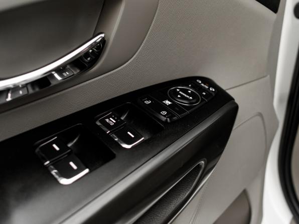 Kia Carnival III с пробегом 2018 года, цена 2 670 000 рублей, 124653 км, минивэн, Автокод Объявления