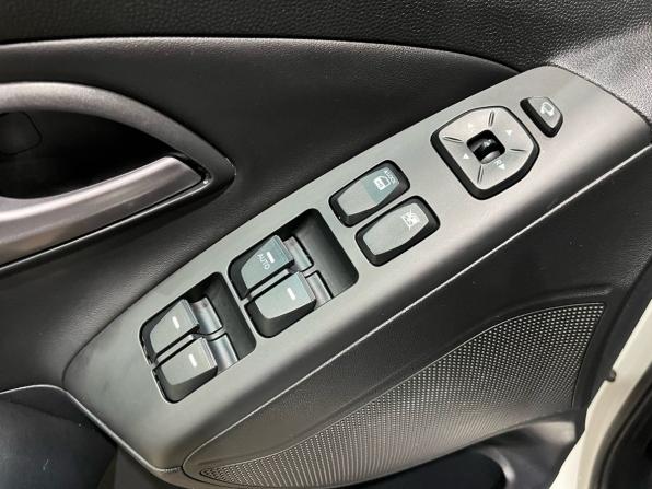 Hyundai ix35 I Рестайлинг с пробегом 2013 года, цена 1 390 000 рублей, 111311 км, внедорожник, Автокод Объявления