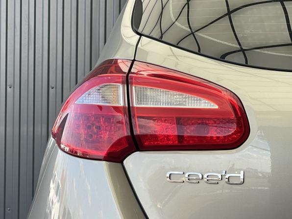 Kia Ceed II Рестайлинг с пробегом 2017 года, цена 1 637 000 рублей, 73814 км, хэтчбек, Автокод Объявления