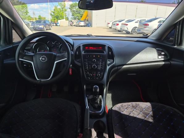 Opel Astra J Рестайлинг с пробегом 2014 года, цена 630 000 рублей, 201887 км, хэтчбек, Автокод Объявления