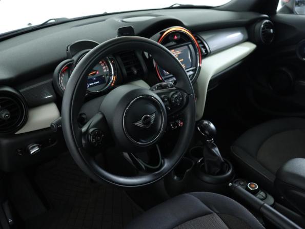 Mini Hatch III (F55/F56) с пробегом 2017 года, цена 1 800 000 рублей, 81000 км, хэтчбек, Автокод Объявления