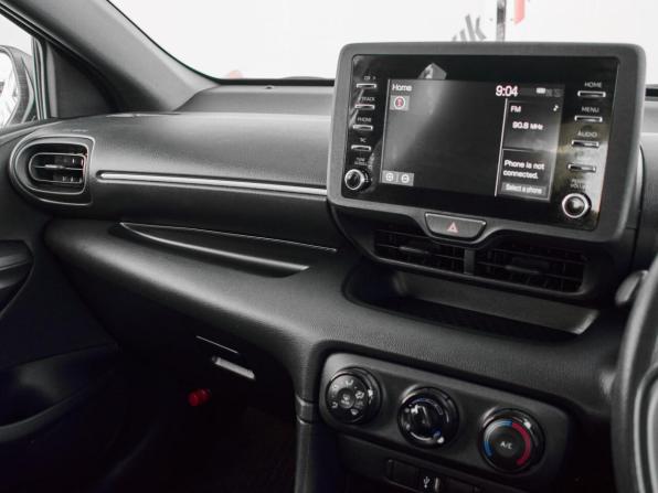 Toyota Yaris IV с пробегом 2021 года, цена 1 370 000 рублей, 66183 км, хэтчбек, Автокод Объявления