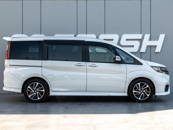 Honda Stepwgn V Рестайлинг с пробегом 2018 года, цена 2 445 000 рублей, 72757 км, минивэн, Автокод Объявления
