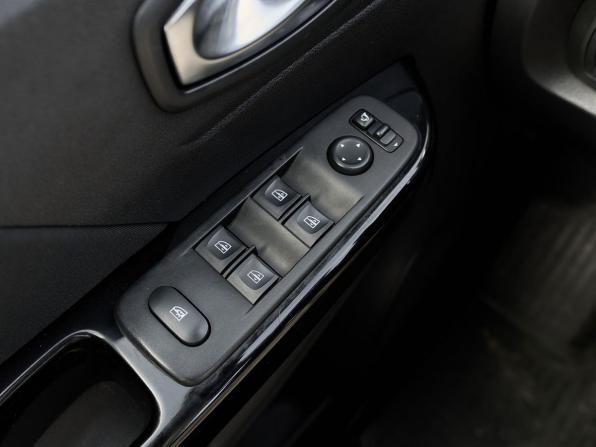 Renault Kaptur I Рестайлинг с пробегом 2020 года, цена 1 648 000 рублей, 120040 км, внедорожник, Автокод Объявления