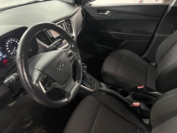 Hyundai Solaris II с пробегом 2017 года, цена 1 349 000 рублей, 82000 км, седан, Автокод Объявления