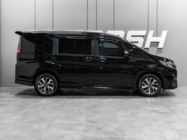 Honda Stepwgn V Рестайлинг с пробегом 2020 года, цена 2 650 000 рублей, 63971 км, минивэн, Автокод Объявления