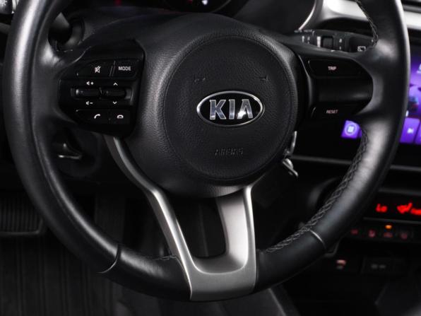 Kia Rio IV Рестайлинг с пробегом 2021 года, цена 1 799 000 рублей, 61773 км, хэтчбек, Автокод Объявления