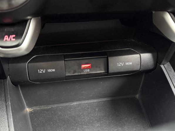 Kia Rio IV Рестайлинг с пробегом 2021 года, цена 1 365 000 рублей, 150000 км, хэтчбек, Автокод Объявления