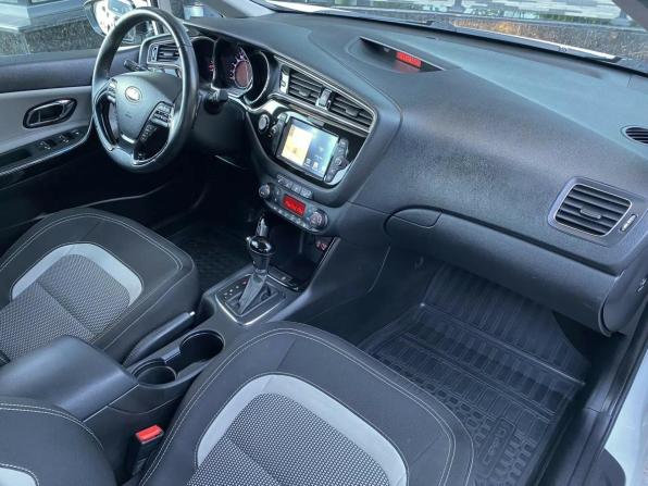 Kia Ceed II Рестайлинг с пробегом 2018 года, цена 1 459 000 рублей, 61554 км, хэтчбек, Автокод Объявления