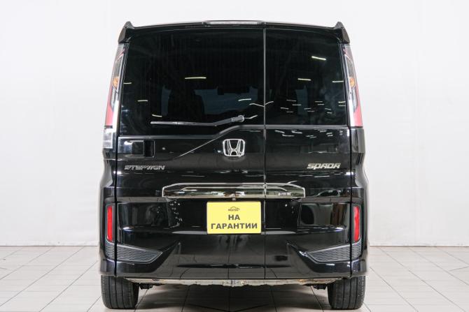 Honda Stepwgn V Рестайлинг с пробегом 2019 года, цена 2 299 000 рублей, 93000 км, минивэн, Автокод Объявления