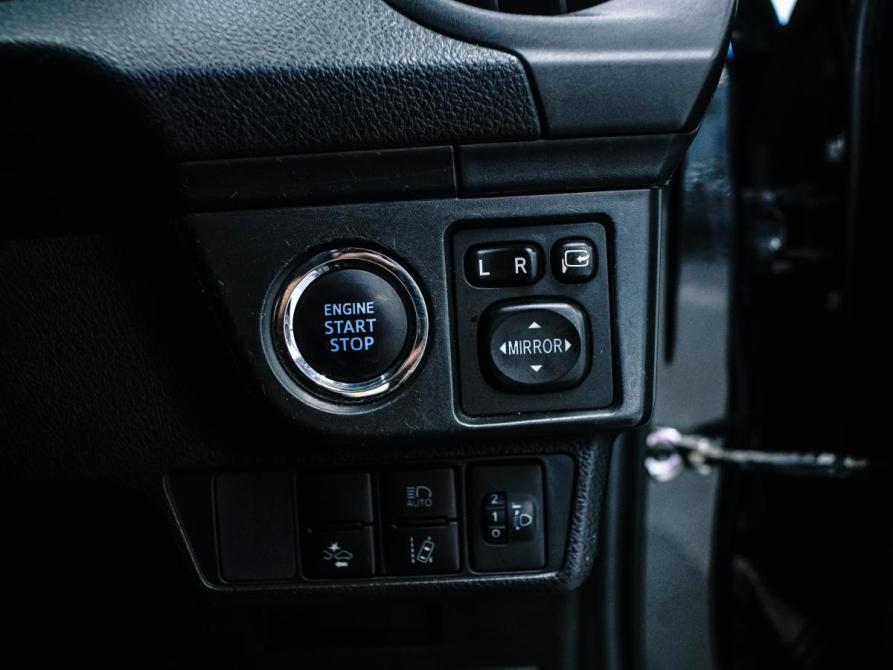 Toyota Corolla XI (E160 E170) Рестайлинг 2 Красноярск  - изображение 17