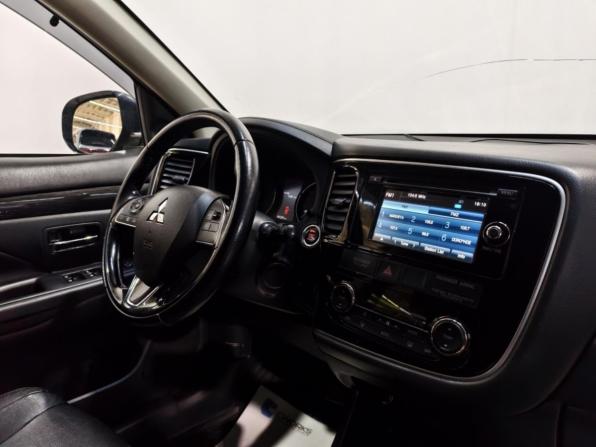 Mitsubishi Outlander III Рестайлинг 2 с пробегом 2016 года, цена 1 675 000 рублей, 197293 км, внедорожник, Автокод Объявления