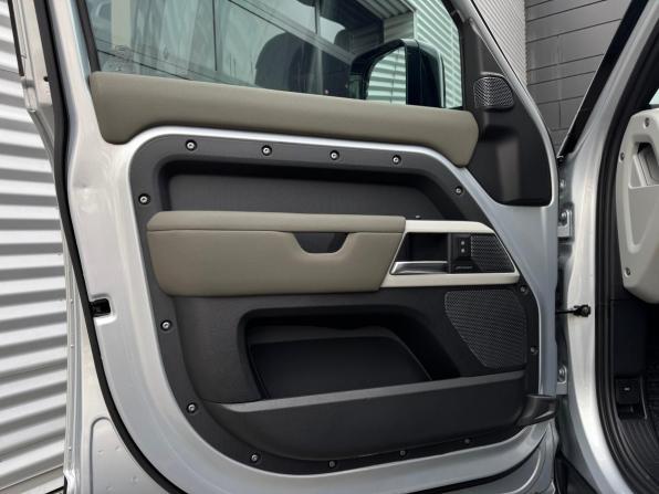 Land Rover Defender II с пробегом 2021 года, цена 5 500 000 рублей, 101265 км, внедорожник, Автокод Объявления