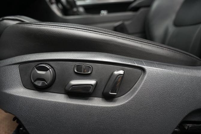 Volkswagen Touareg II с пробегом 2011 года, цена 2 199 000 рублей, 219984 км, внедорожник, Автокод Объявления