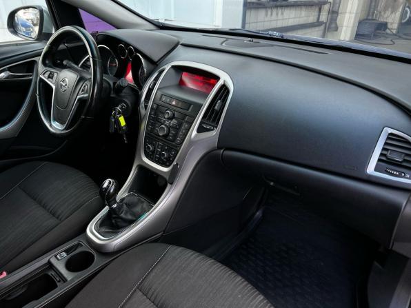 Opel Astra J с пробегом 2010 года, цена 740 500 рублей, 166089 км, хэтчбек, Автокод Объявления