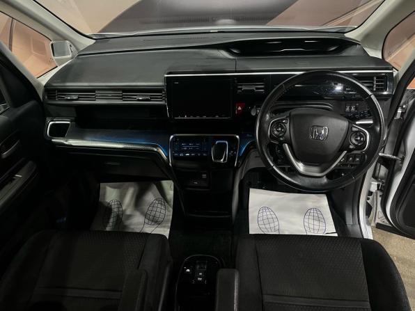 Honda Stepwgn V Рестайлинг с пробегом 2018 года, цена 2 100 000 рублей, 130000 км, минивэн, Автокод Объявления