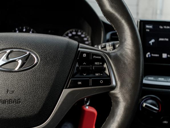 Hyundai Solaris II Рестайлинг с пробегом 2020 года, цена 1 370 000 рублей, 137969 км, седан, Автокод Объявления