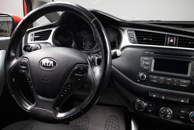Kia Ceed II Рестайлинг с пробегом 2018 года, цена 1 199 000 рублей, 174618 км, хэтчбек, Автокод Объявления