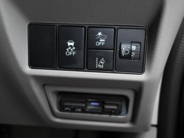 Honda Stepwgn V с пробегом 2016 года, цена 1 549 000 рублей, 201345 км, минивэн, Автокод Объявления