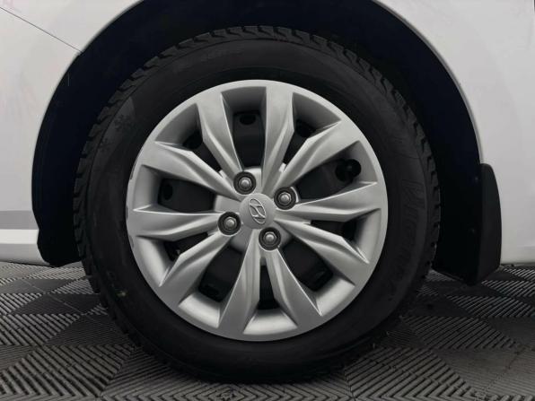Hyundai Solaris II Рестайлинг с пробегом 2022 года, цена 1 369 000 рублей, 128093 км, седан, Автокод Объявления