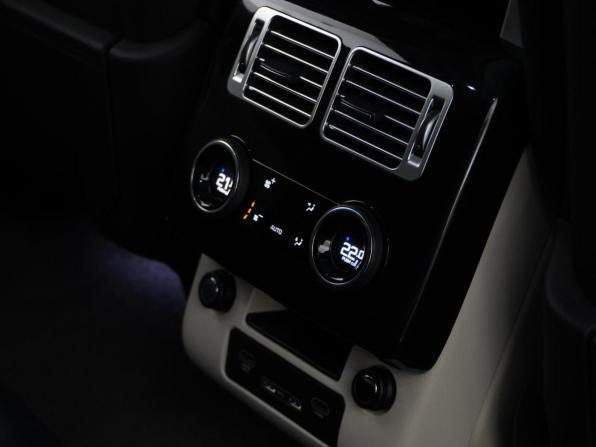 Land Rover Range Rover IV Рестайлинг с пробегом 2019 года, цена 8 190 077 рублей, 58898 км, внедорожник, Автокод Объявления