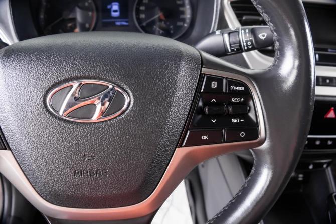 Hyundai Solaris II с пробегом 2019 года, цена 1 339 000 рублей, 182000 км, седан, Автокод Объявления
