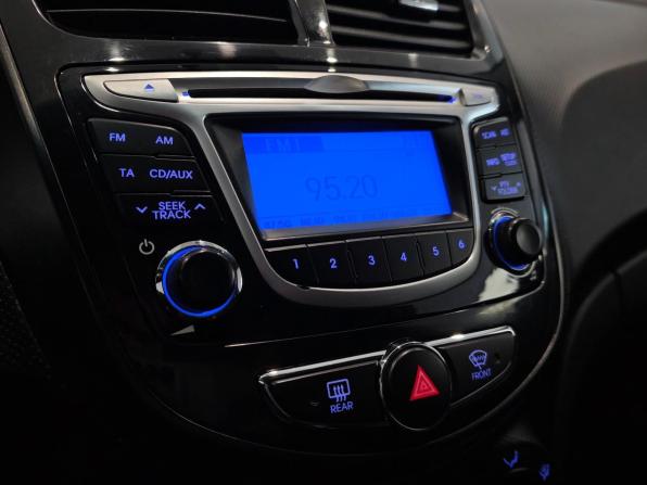 Hyundai Solaris I с пробегом 2011 года, цена 650 000 рублей, 170286 км, седан, Автокод Объявления