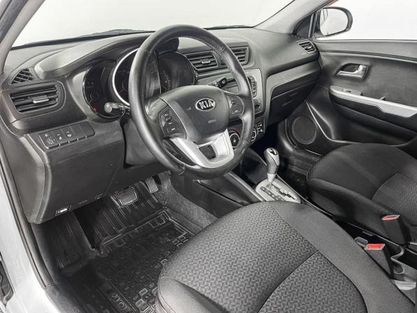 Kia Rio III Рестайлинг с пробегом 2015 года, цена 941 000 рублей, 88806 км, хэтчбек, Автокод Объявления