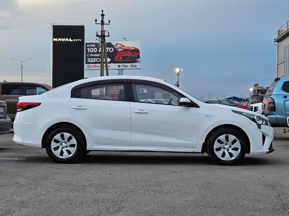 Kia Rio IV Рестайлинг с пробегом 2021 года, цена 1 369 000 рублей, 90000 км, седан, Автокод Объявления