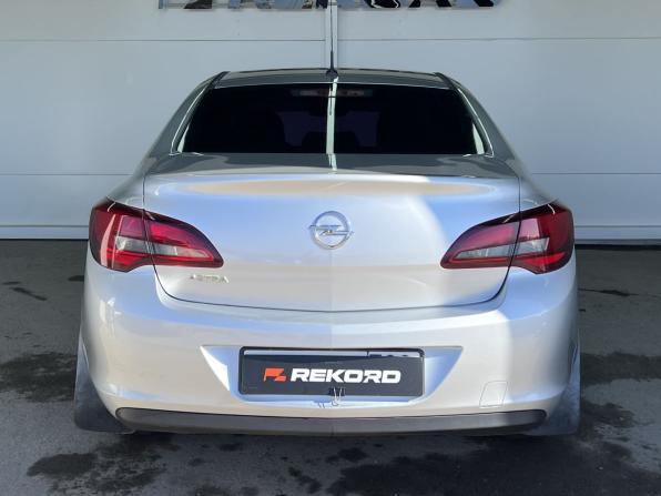Opel Astra J Рестайлинг с пробегом 2012 года, цена 599 000 рублей, 184000 км, седан, Автокод Объявления