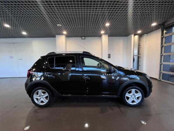 Renault Sandero II с пробегом 2016 года, цена 900 000 рублей, 135310 км, хэтчбек, Автокод Объявления