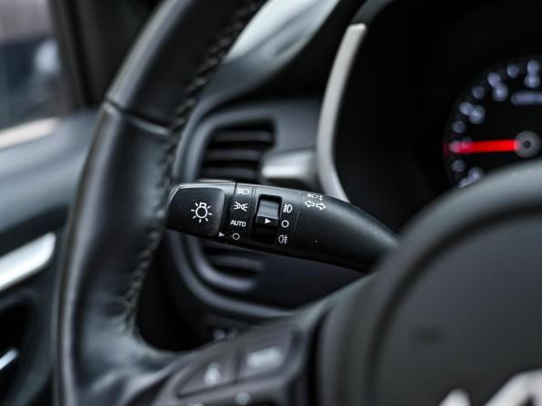 Kia Rio IV Рестайлинг с пробегом 2021 года, цена 1 760 000 рублей, 60625 км, хэтчбек, Автокод Объявления